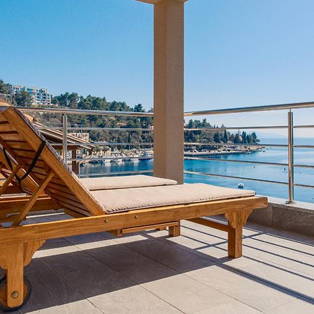 Seafront 2-Bedroom Apartment Nika - 라벡 외부 사진