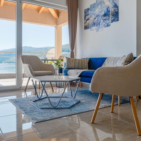 Seafront 2-Bedroom Apartment Nika - 라벡 외부 사진
