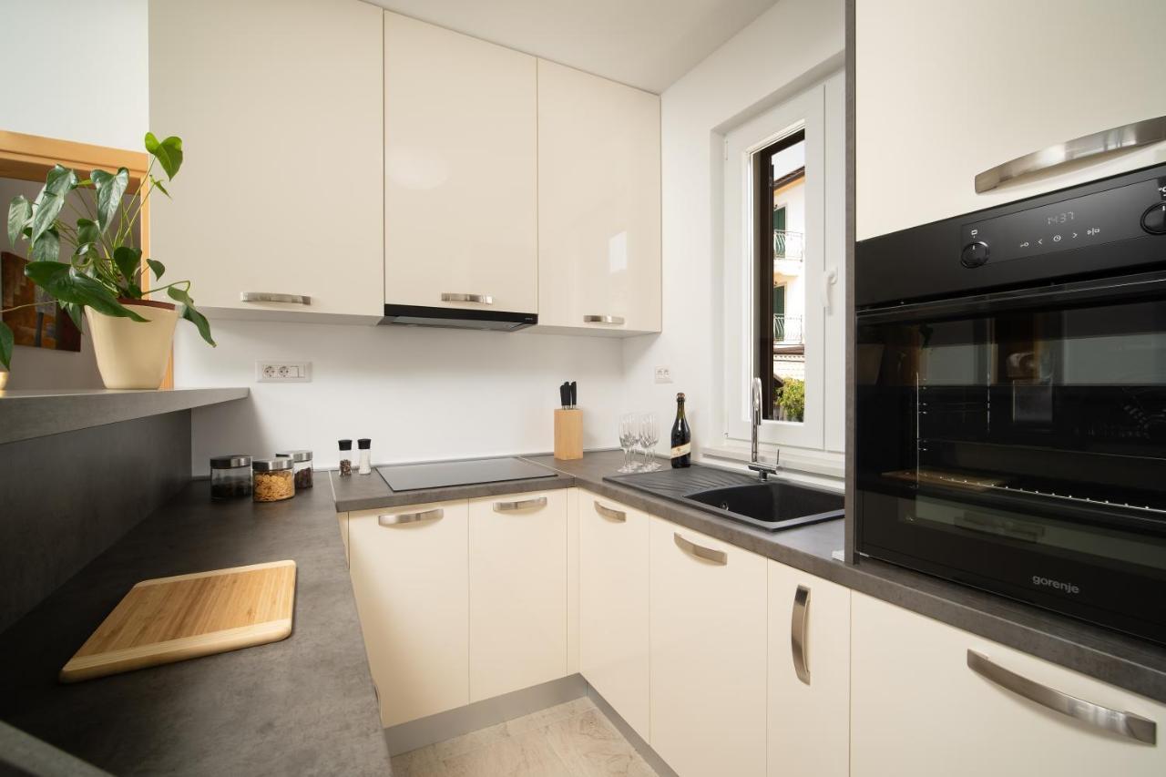 Seafront 2-Bedroom Apartment Nika - 라벡 외부 사진
