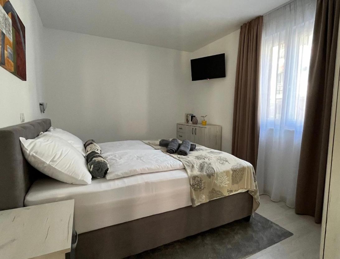 Seafront 2-Bedroom Apartment Nika - 라벡 외부 사진