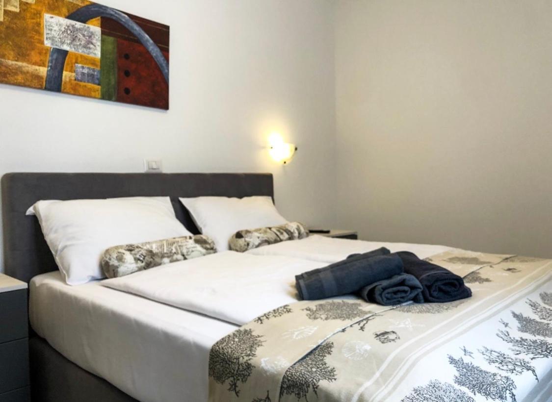 Seafront 2-Bedroom Apartment Nika - 라벡 외부 사진