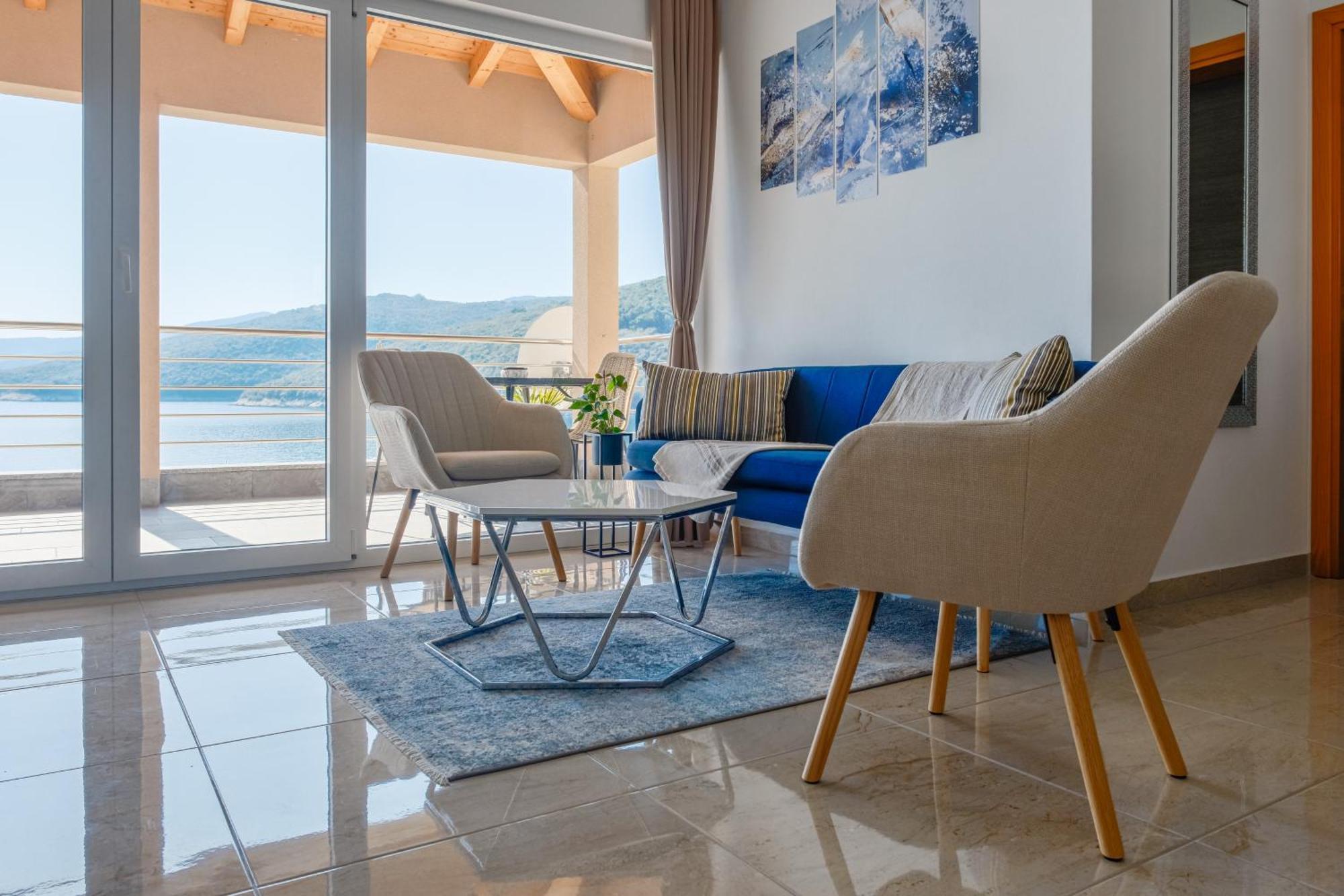 Seafront 2-Bedroom Apartment Nika - 라벡 외부 사진